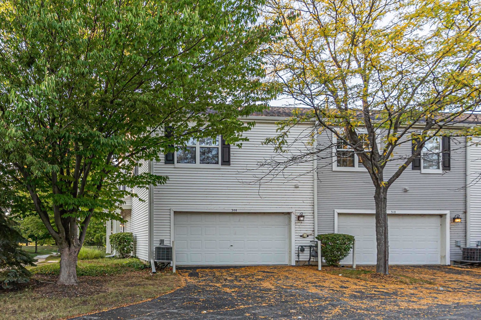 308 S Fieldstone Court, Round Lake, IL 60073