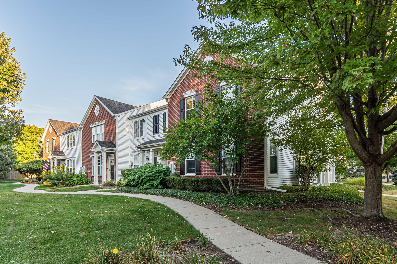 308 S Fieldstone Court, Round Lake, IL 60073