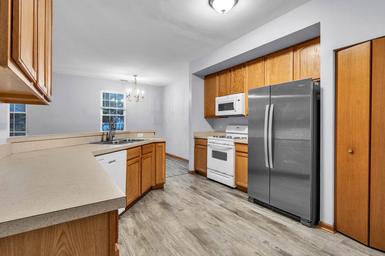 308 S Fieldstone Court, Round Lake, IL 60073