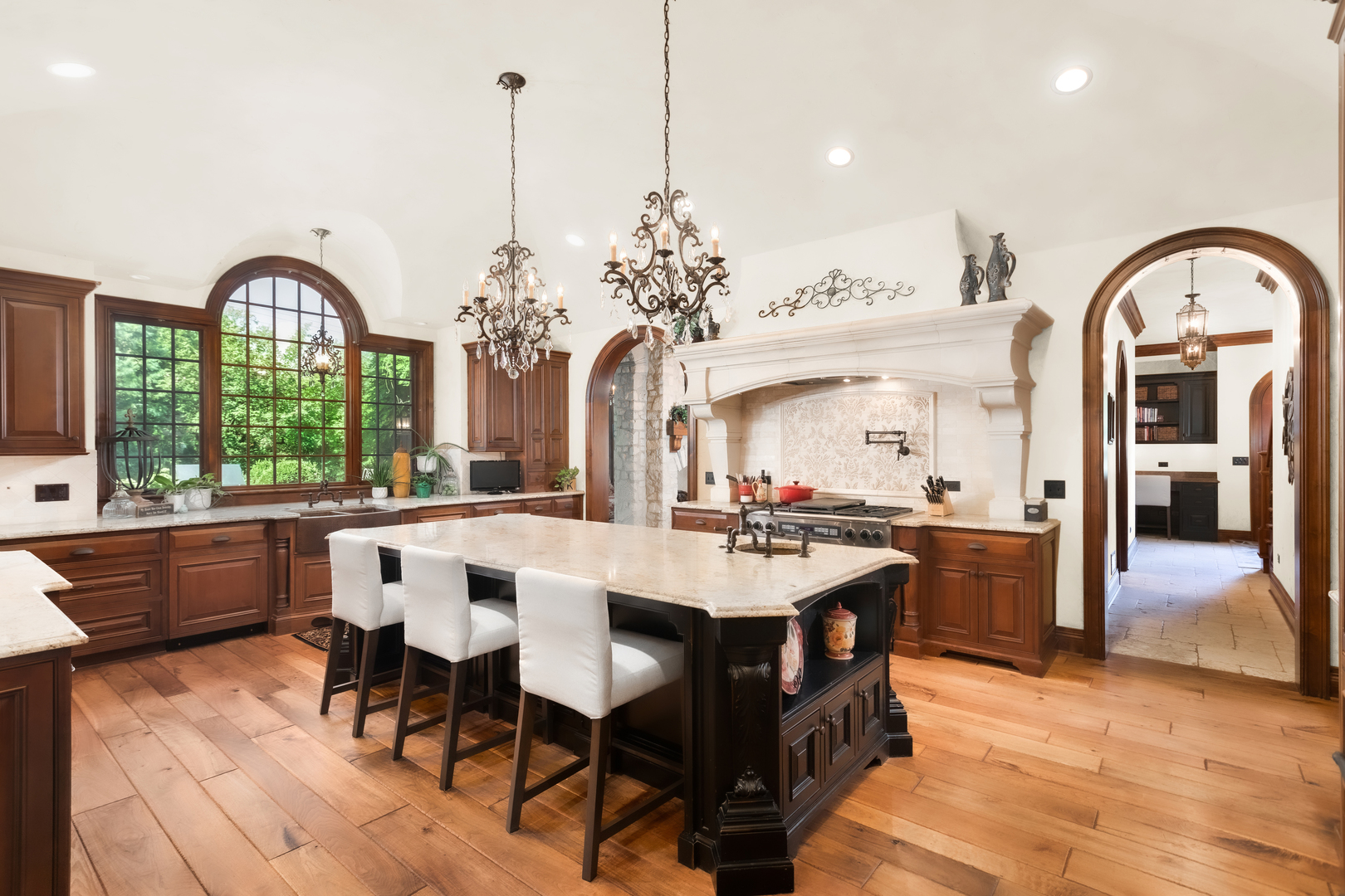 21 Forest Avenue, Naperville, IL 60540