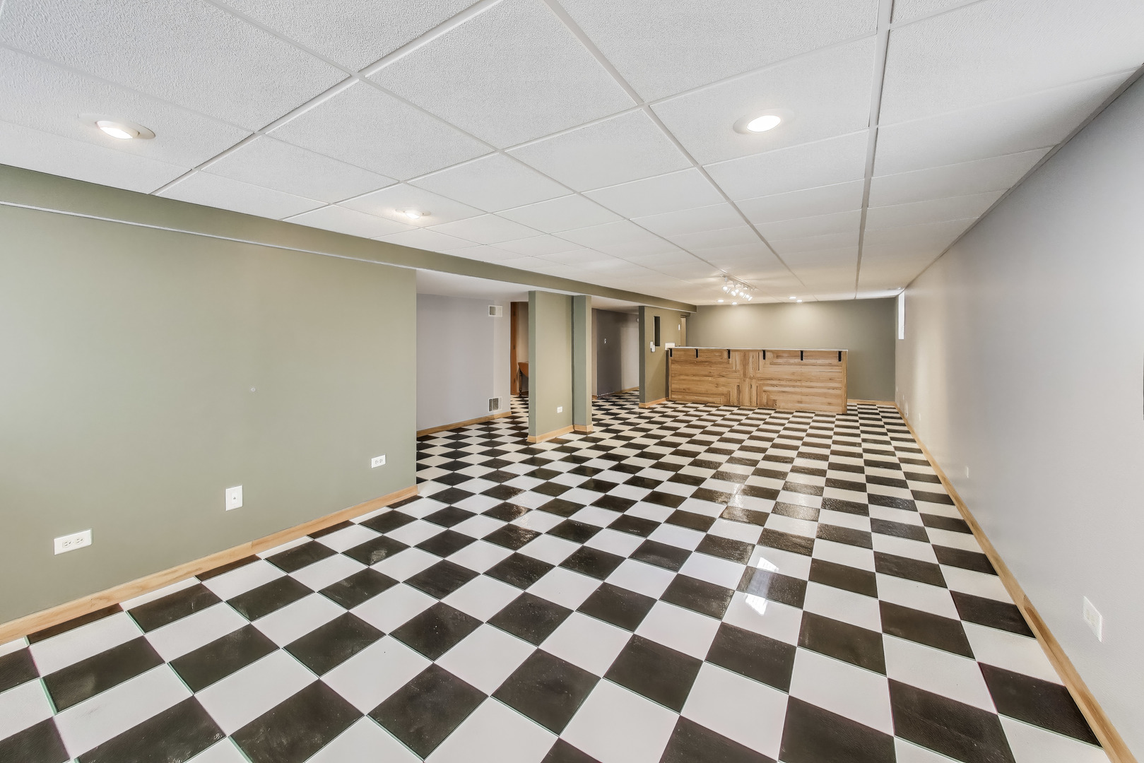 5 N Maple Street, Mount Prospect, IL 60056