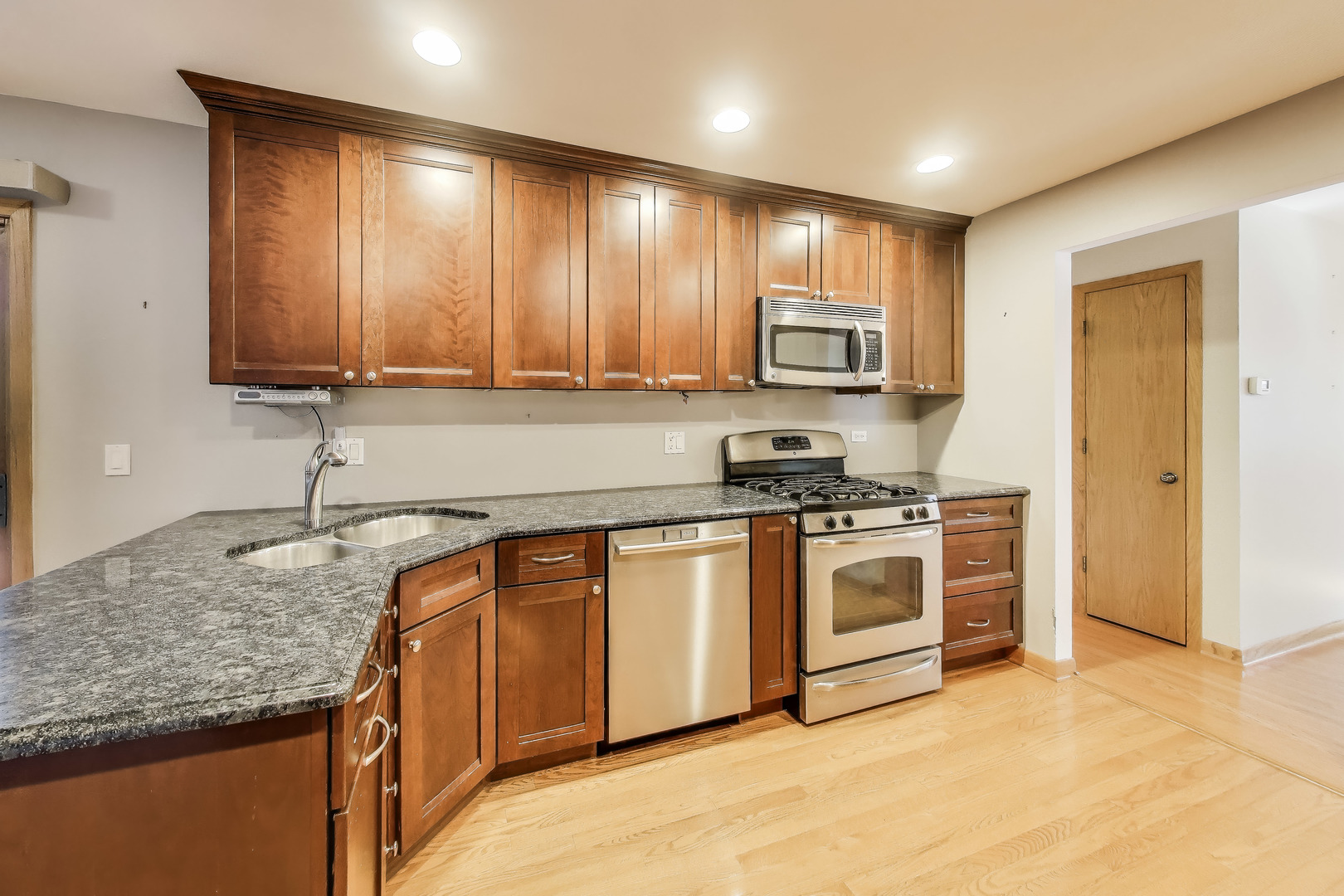 5 N Maple Street, Mount Prospect, IL 60056
