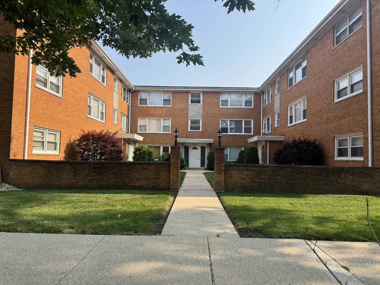 6927 W 64th Place #2E, Chicago, IL 60638