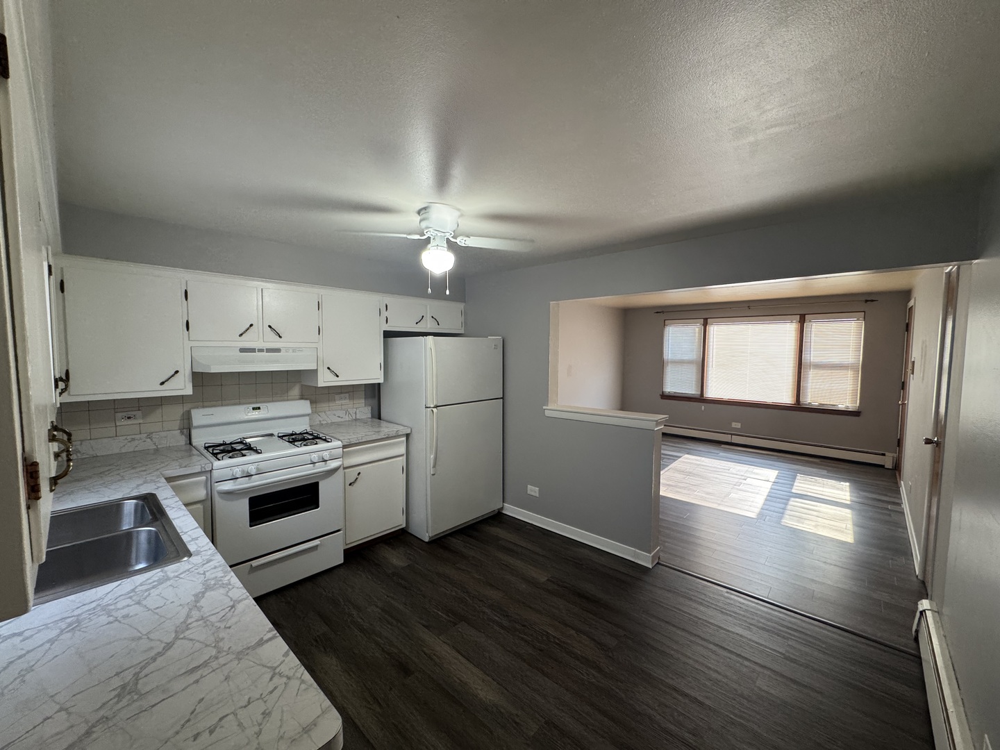 6927 W 64th Place #2E, Chicago, IL 60638