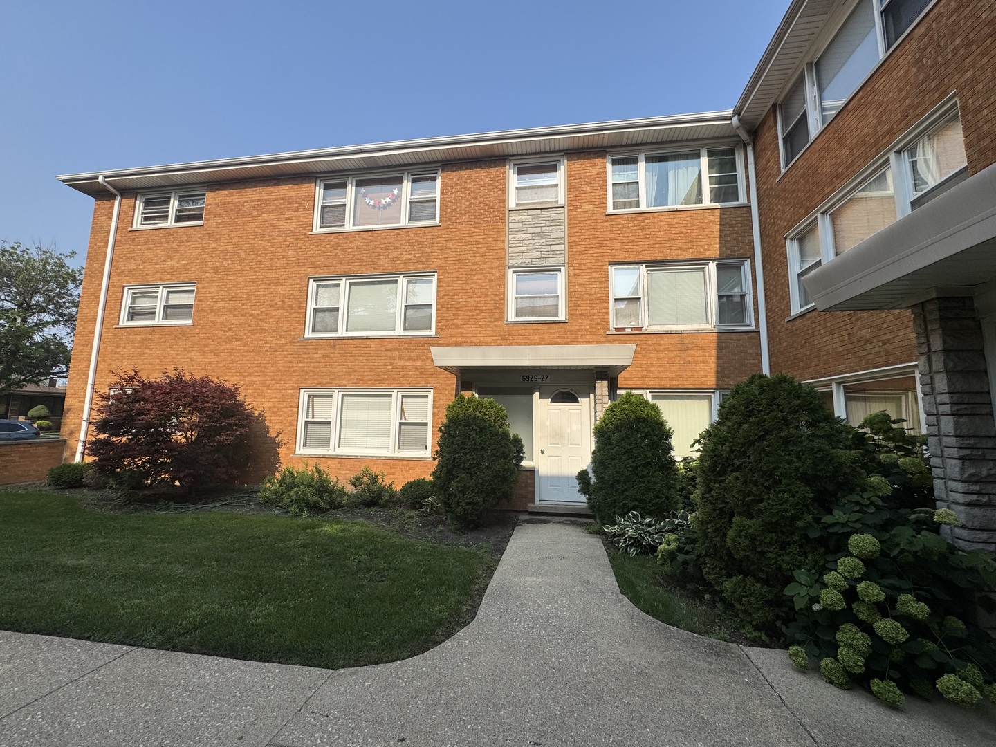 6927 W 64th Place #2E, Chicago, IL 60638