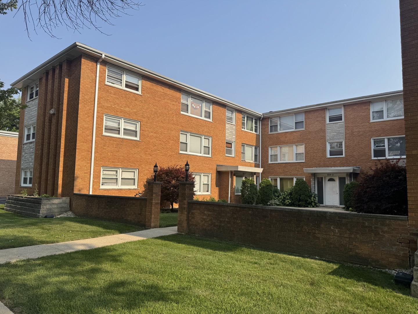 6927 W 64th Place #2E, Chicago, IL 60638