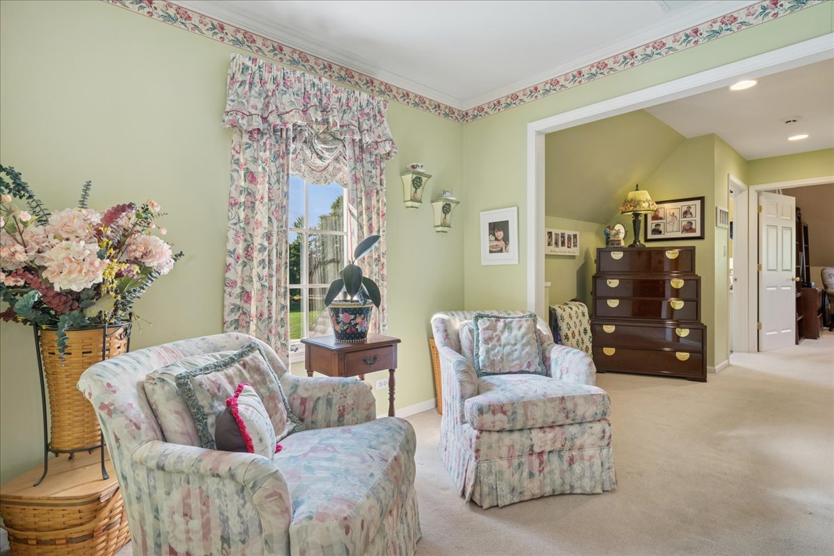 15 Mulberry Drive, Hawthorn Woods, IL 60047