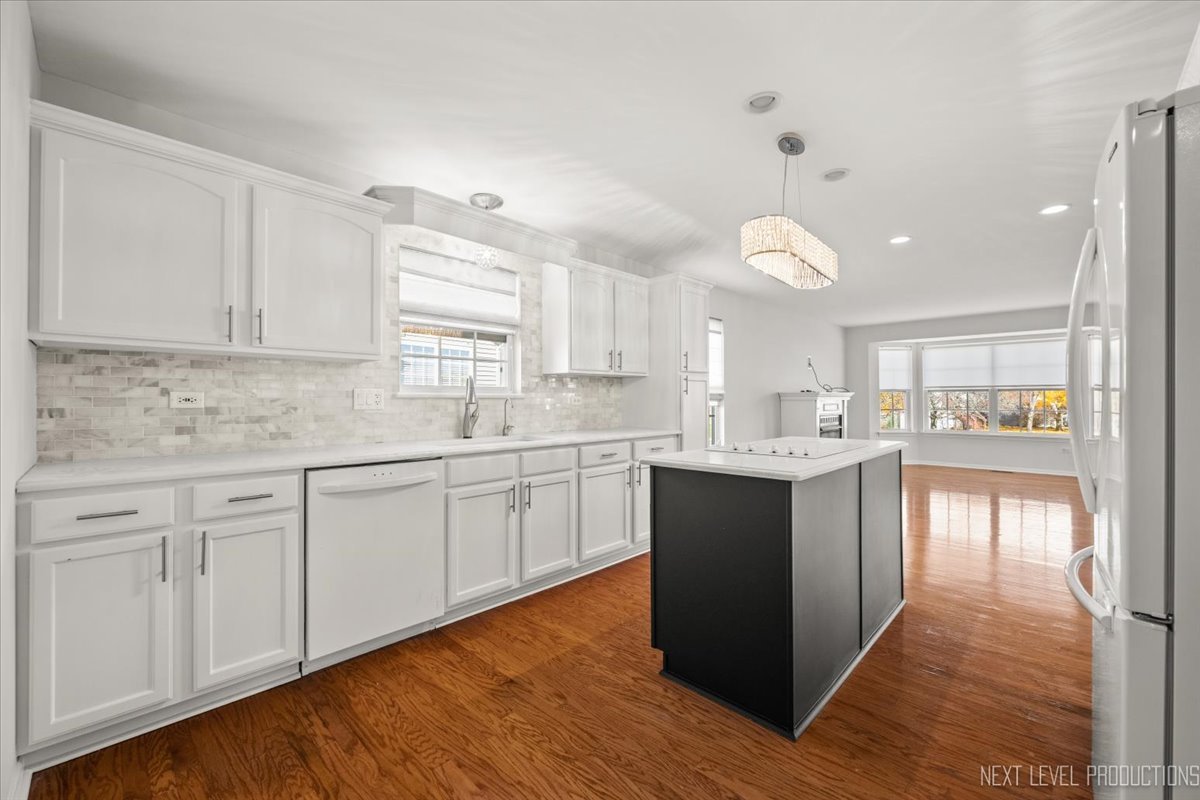 608 Clearwater Court, Oswego, IL 60543