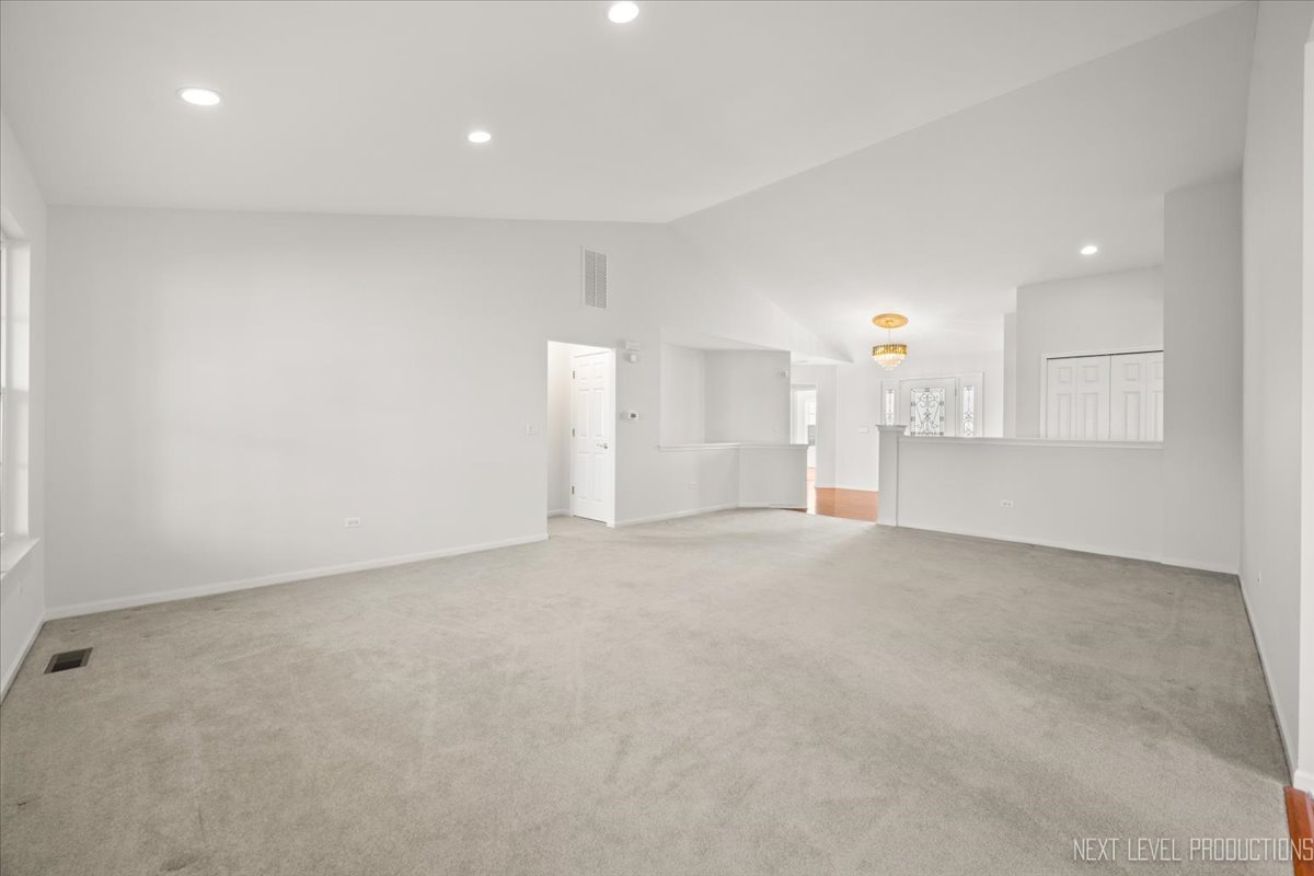 608 Clearwater Court, Oswego, IL 60543