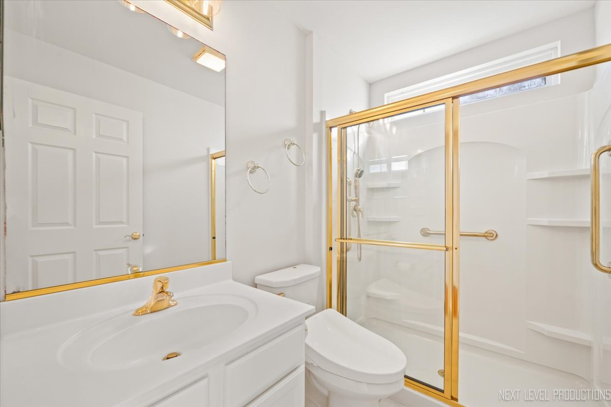 608 Clearwater Court, Oswego, IL 60543