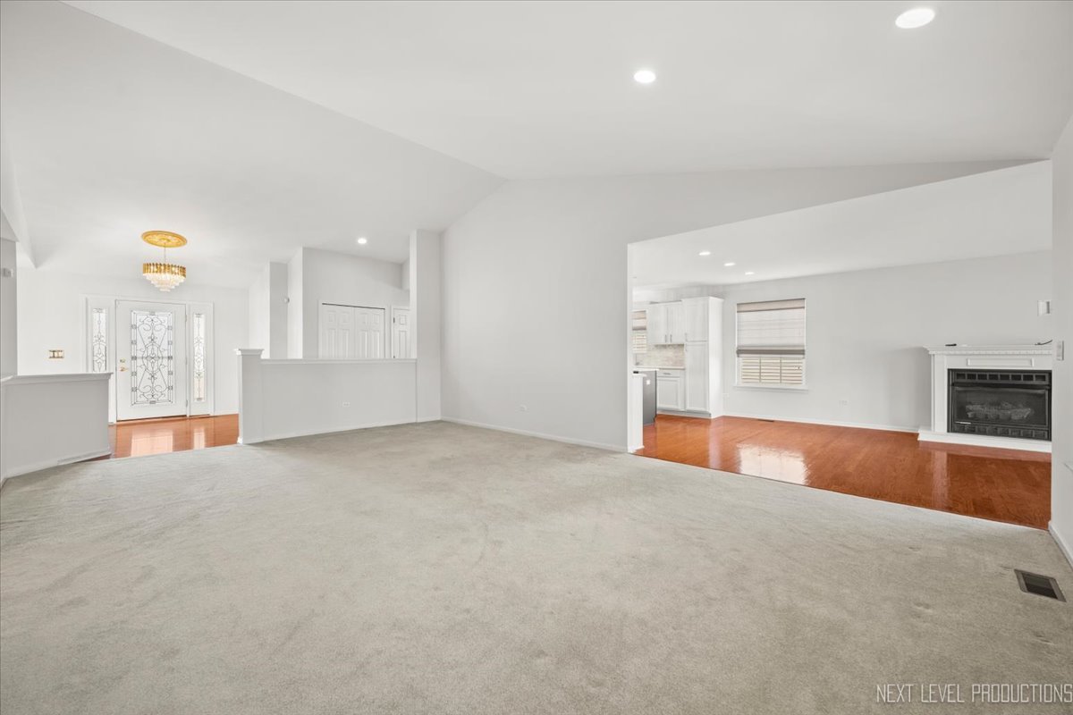 608 Clearwater Court, Oswego, IL 60543