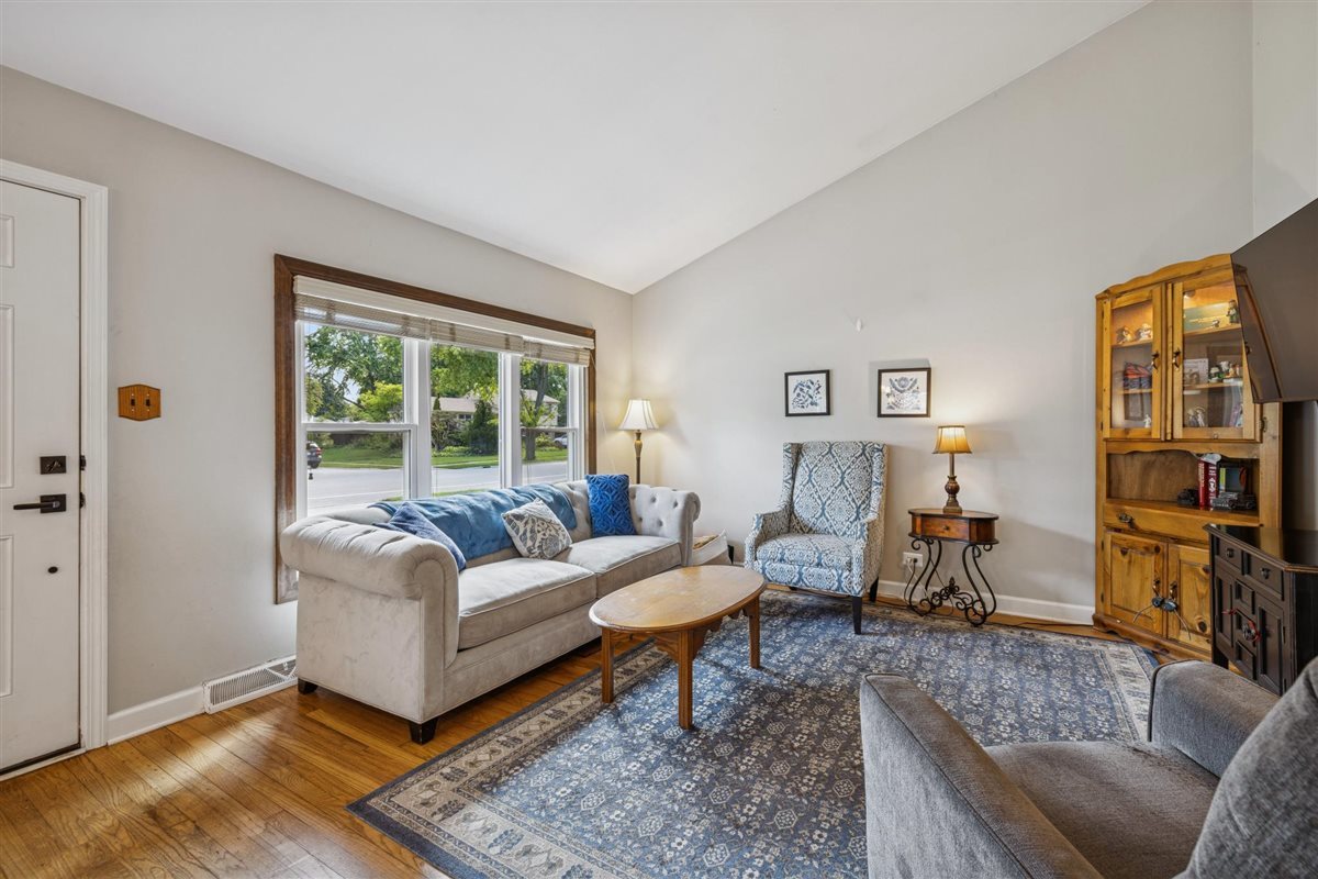 1426 E Anderson Drive, Palatine, IL 60074