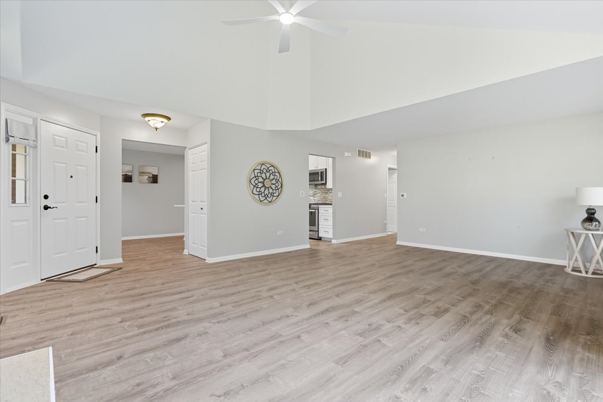 6877 W Mount Vernon Court #4-A, Gurnee, IL 60031