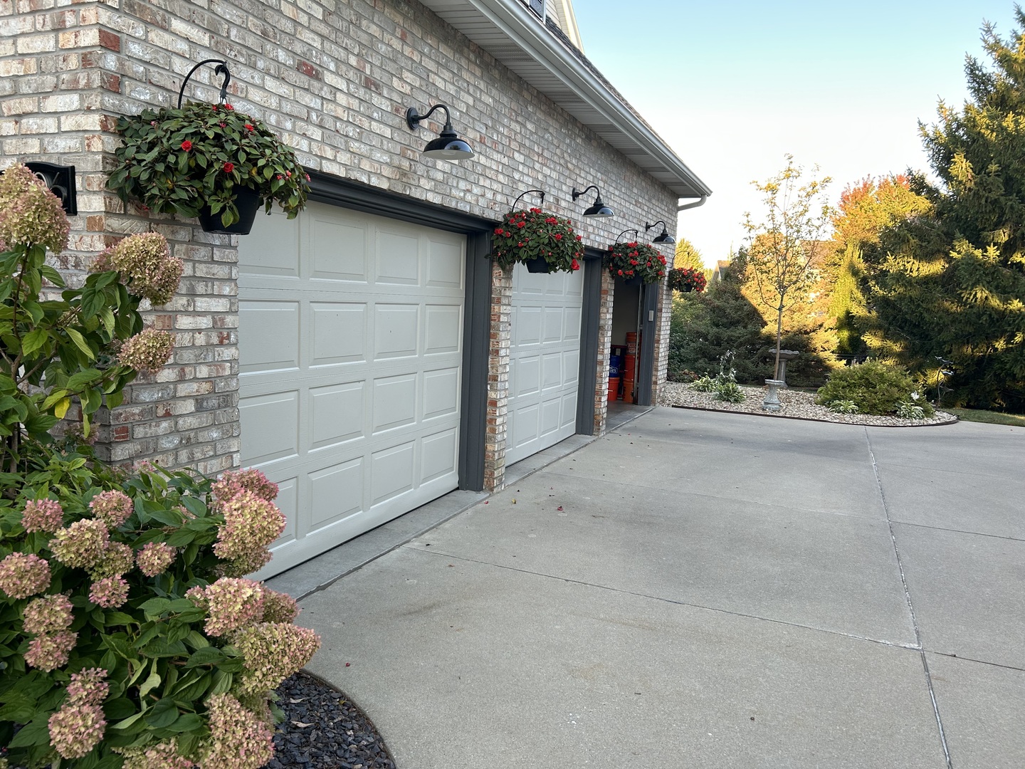 2006 Woodbine Road, Bloomington, IL 61704