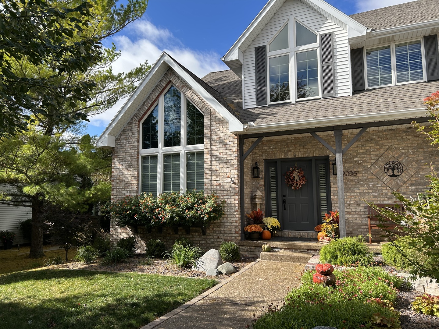 2006 Woodbine Road, Bloomington, IL 61704