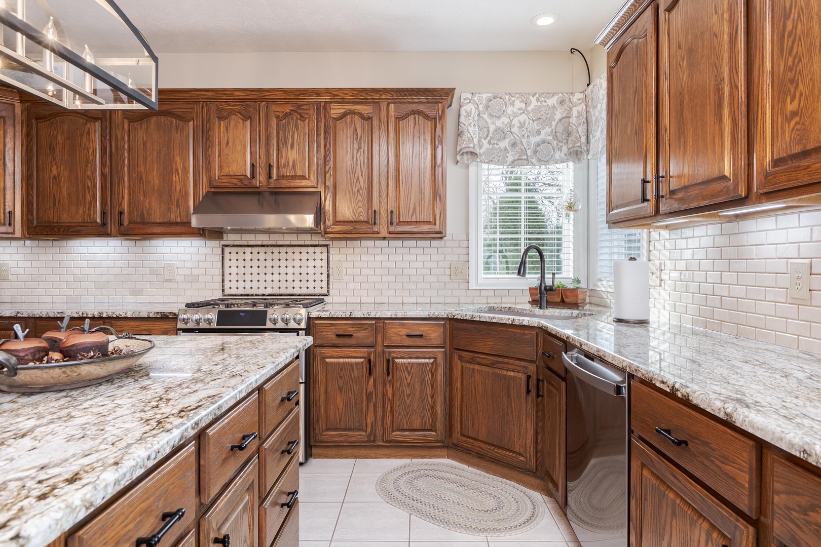 2006 Woodbine Road, Bloomington, IL 61704