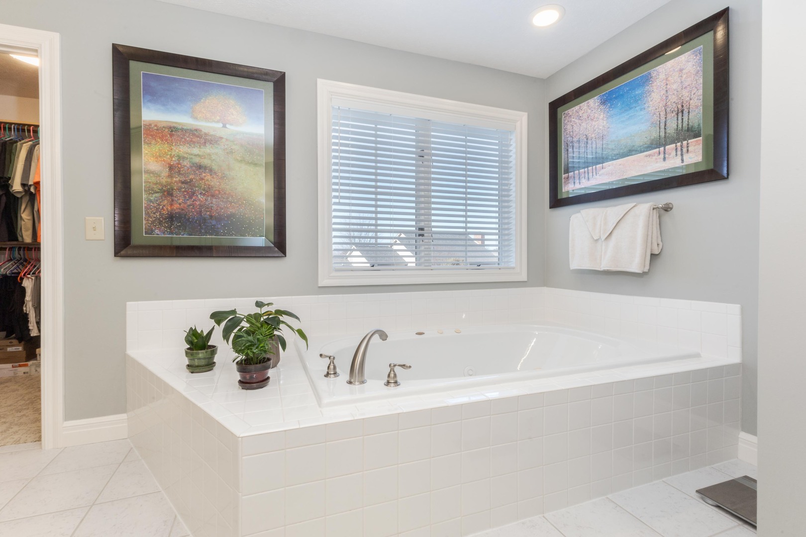 2006 Woodbine Road, Bloomington, IL 61704