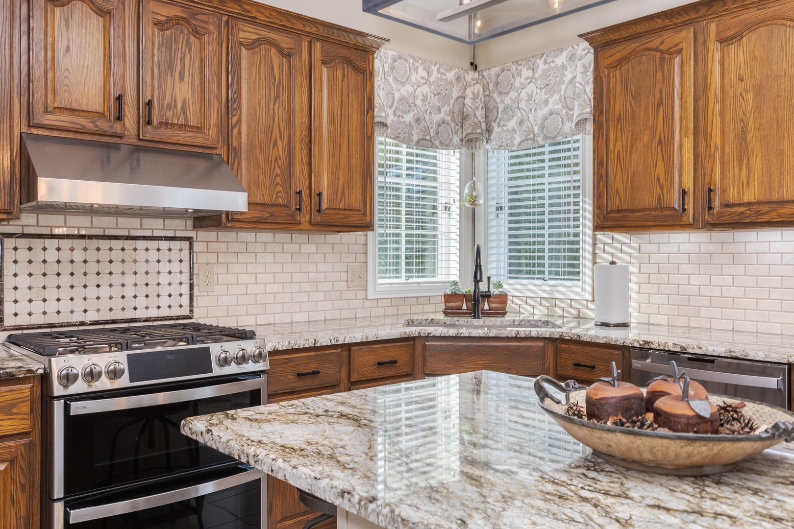 2006 Woodbine Road, Bloomington, IL 61704