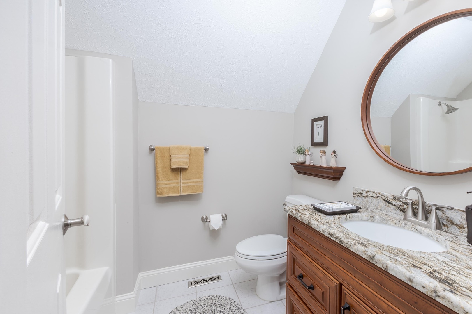 2006 Woodbine Road, Bloomington, IL 61704