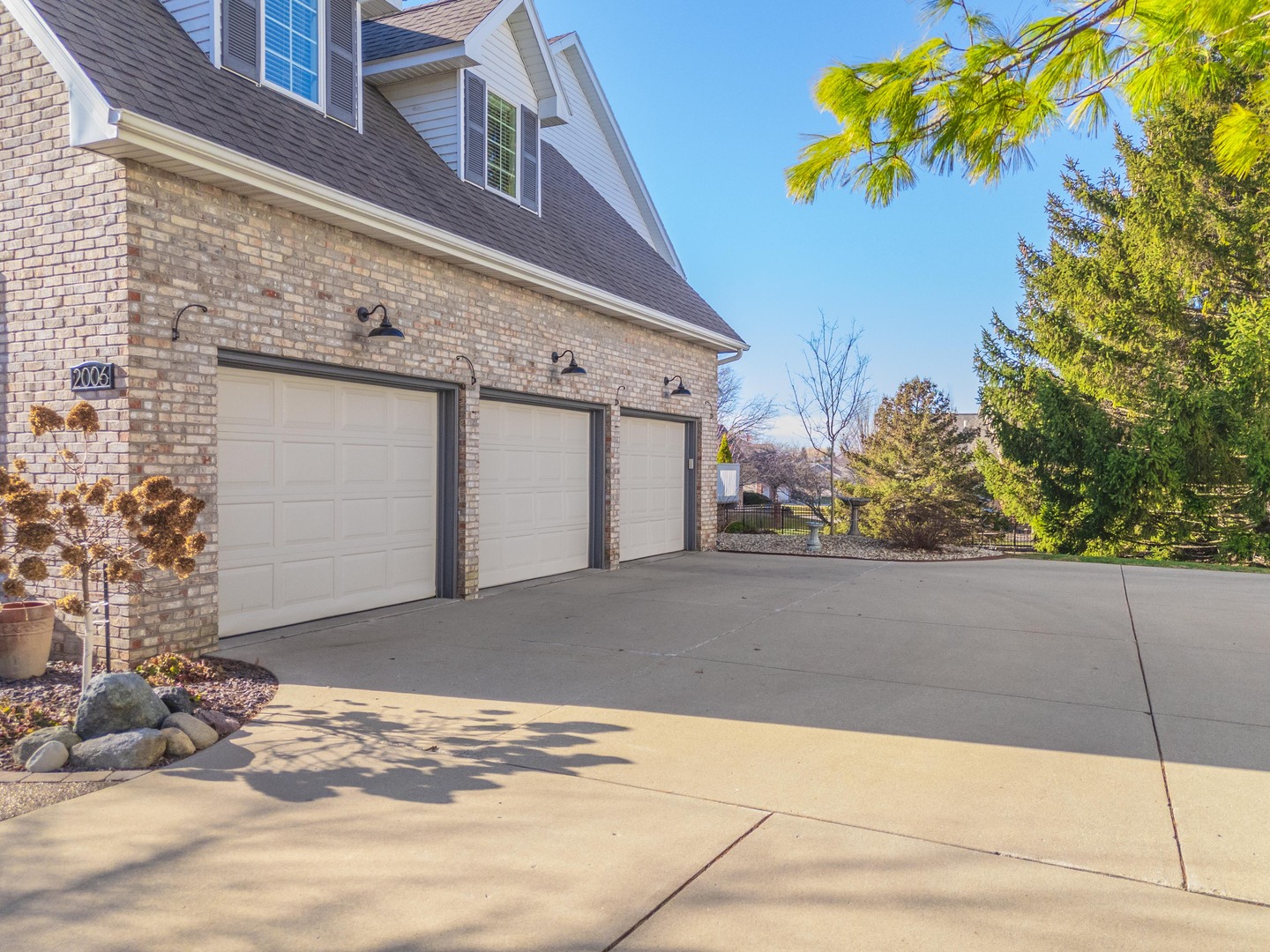 2006 Woodbine Road, Bloomington, IL 61704