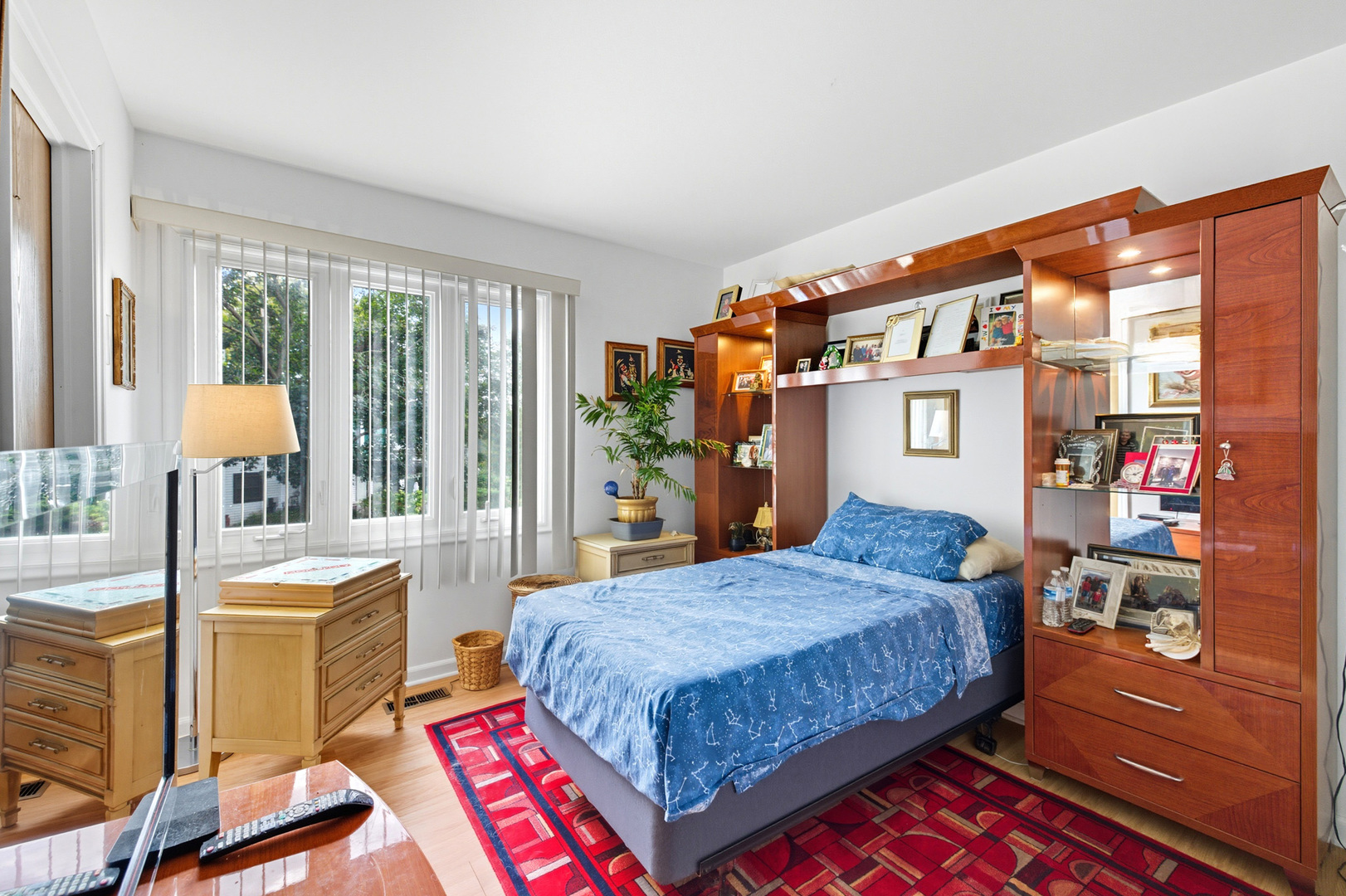 123 Honeysuckle Court, Rolling Meadows, IL 60008