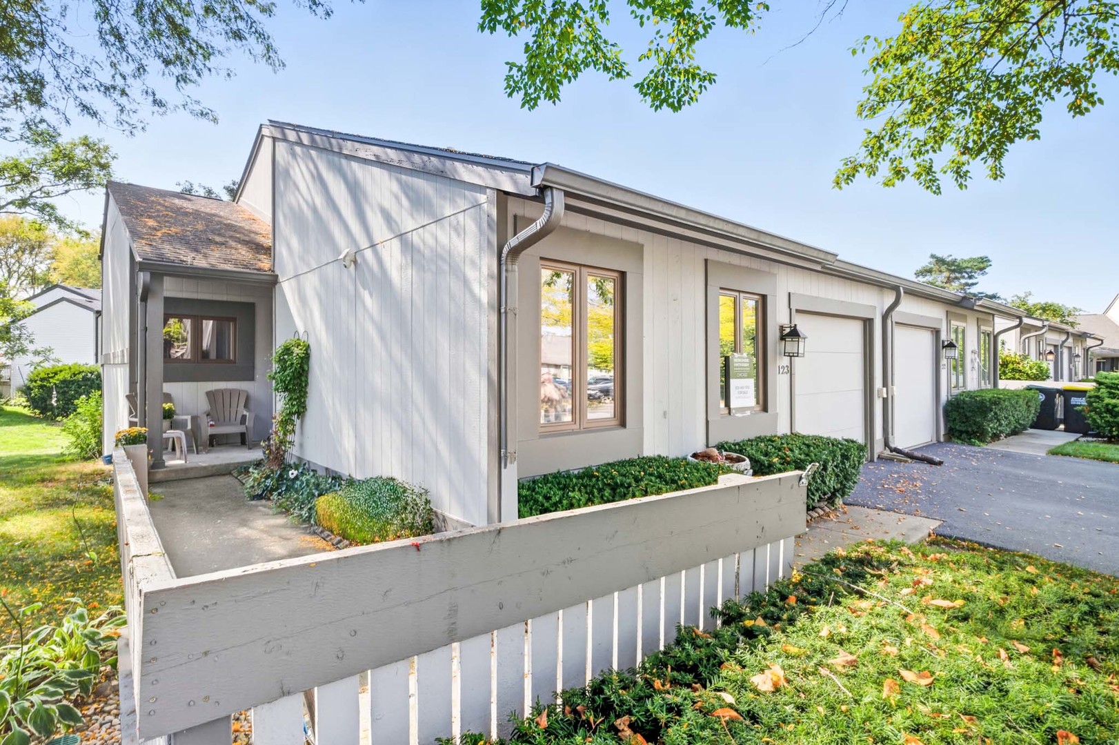 123 Honeysuckle Court, Rolling Meadows, IL 60008