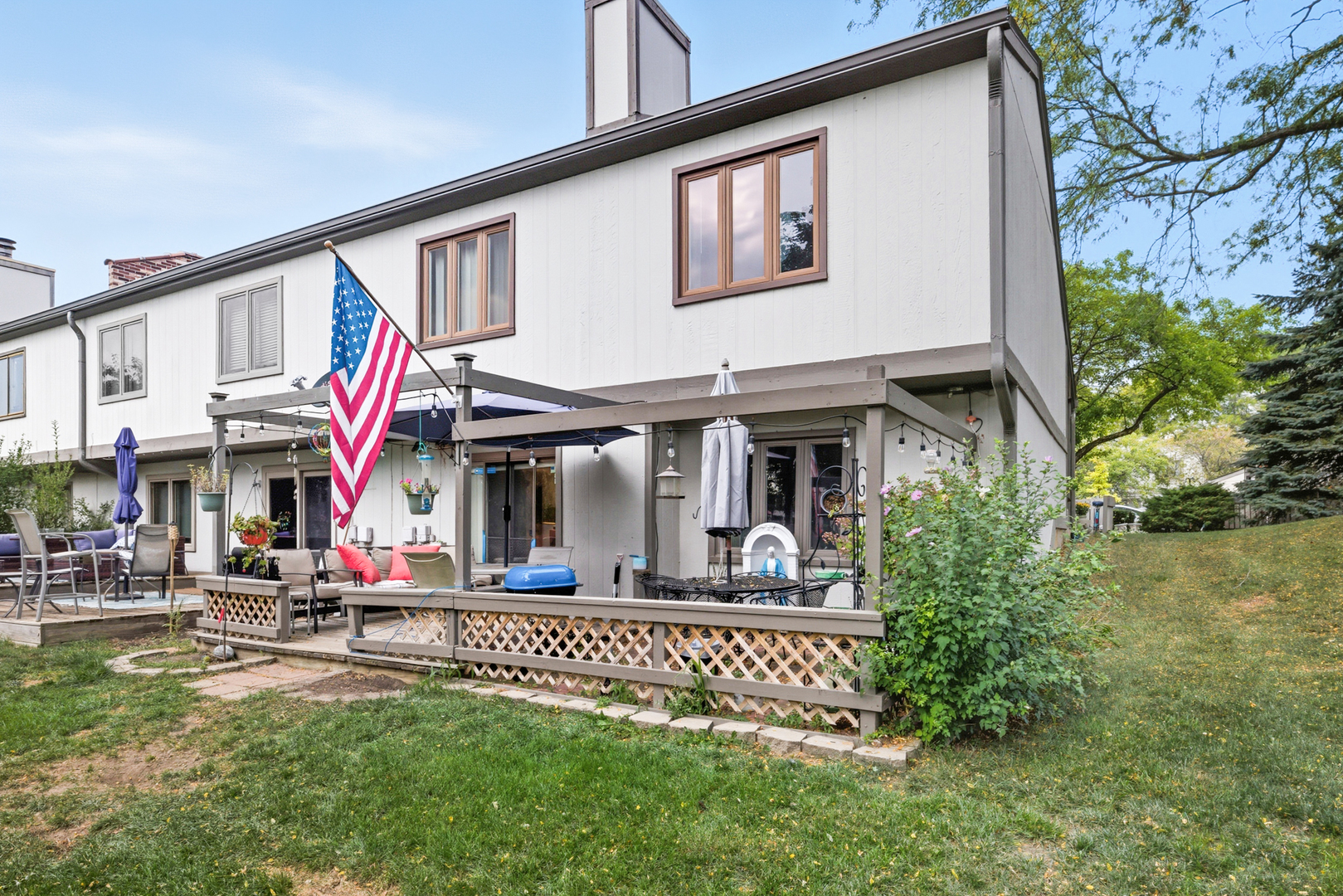 123 Honeysuckle Court, Rolling Meadows, IL 60008