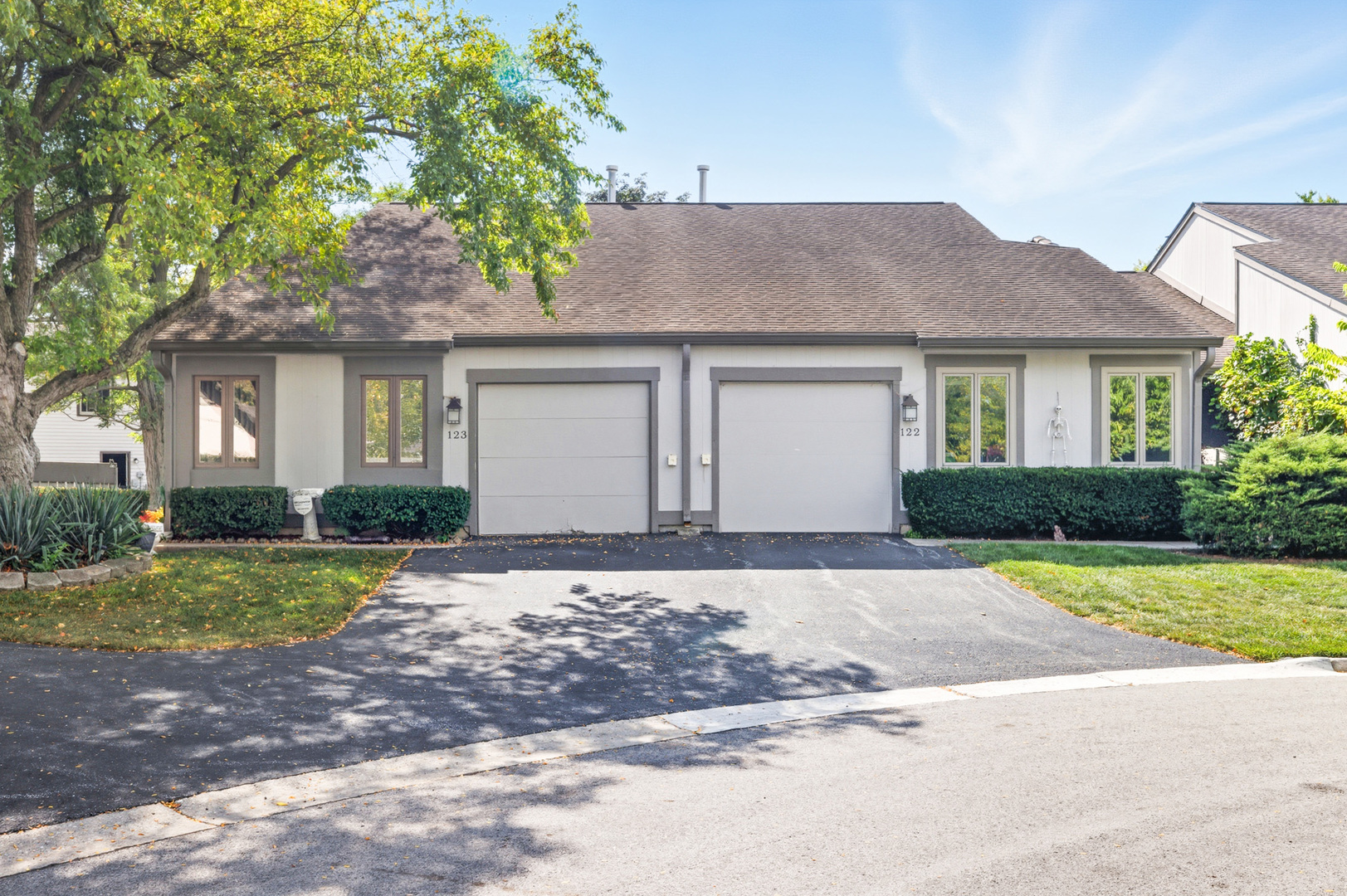 123 Honeysuckle Court, Rolling Meadows, IL 60008