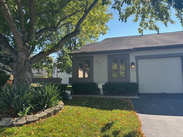 123 Honeysuckle Court, Rolling Meadows, IL 60008