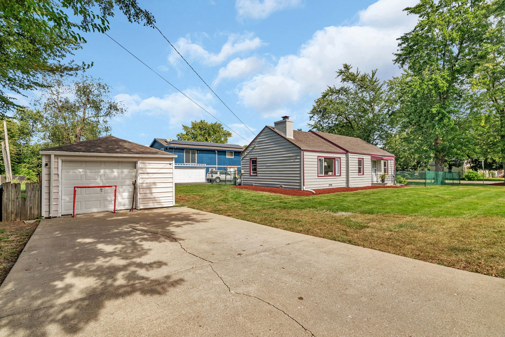 1901 Wilcox Street, Crest Hill, IL 60403