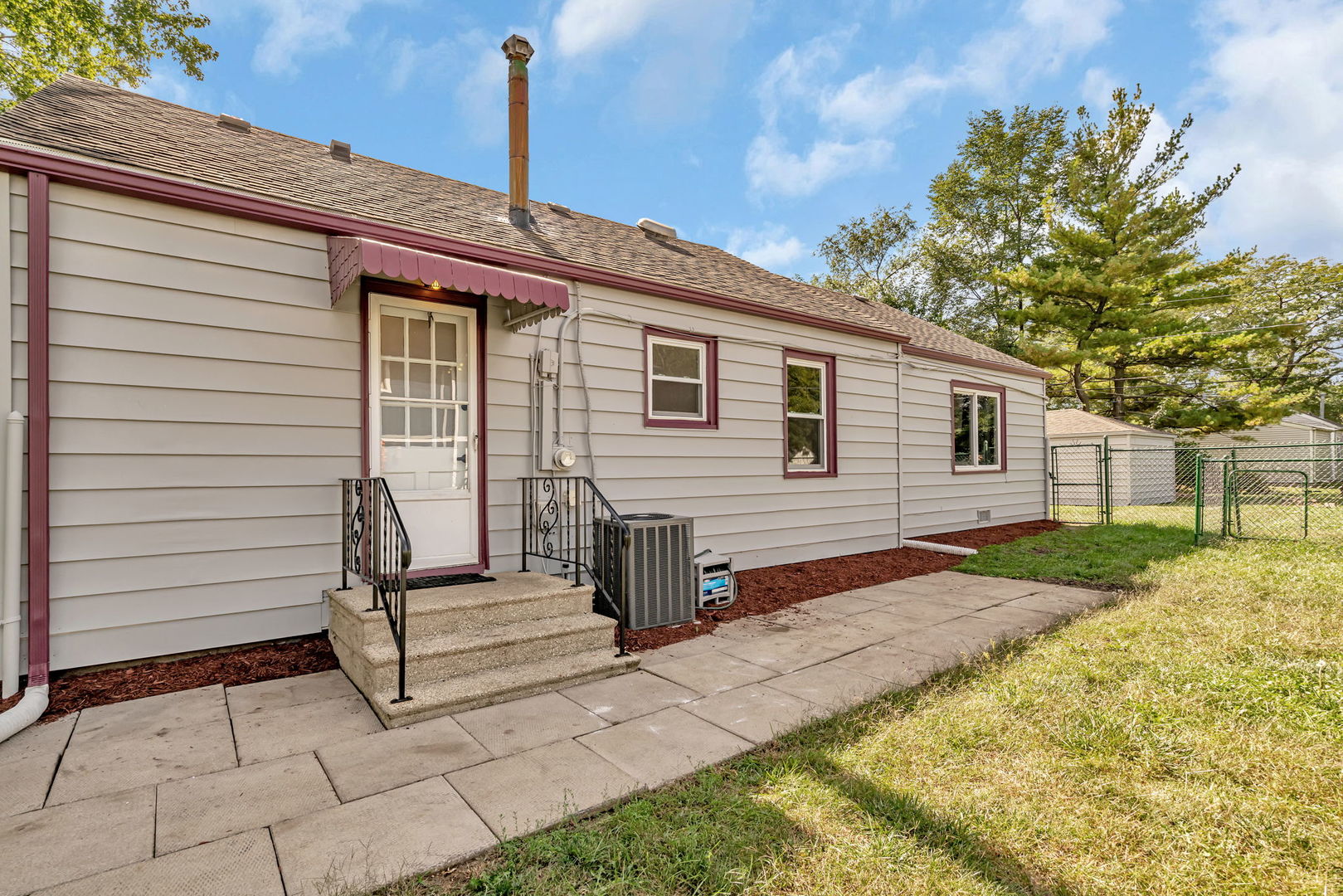 1901 Wilcox Street, Crest Hill, IL 60403