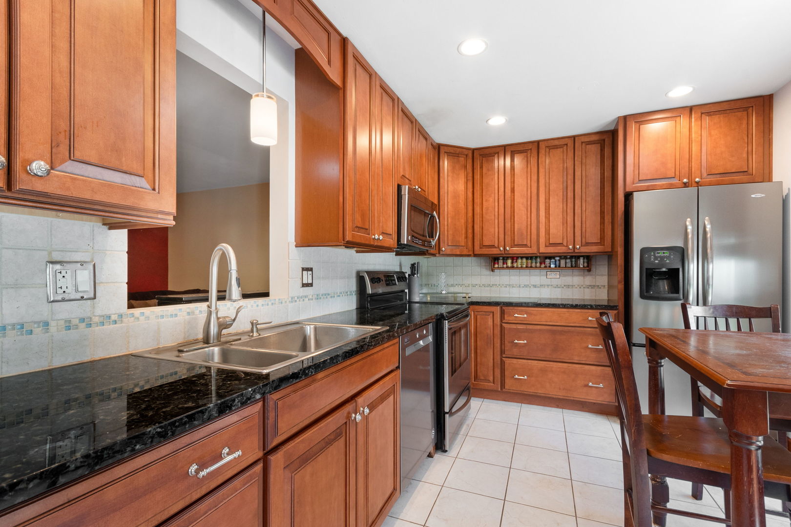 205 Raintree Court, Aurora, IL 60504