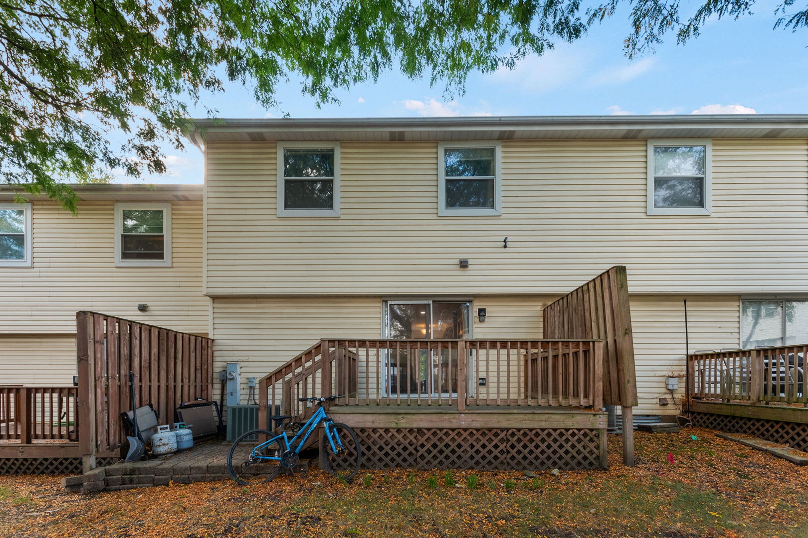 205 Raintree Court, Aurora, IL 60504