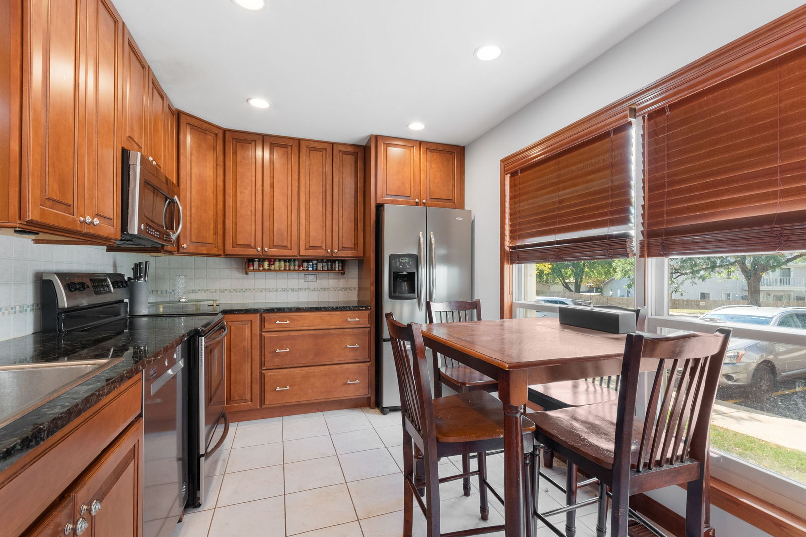 205 Raintree Court, Aurora, IL 60504