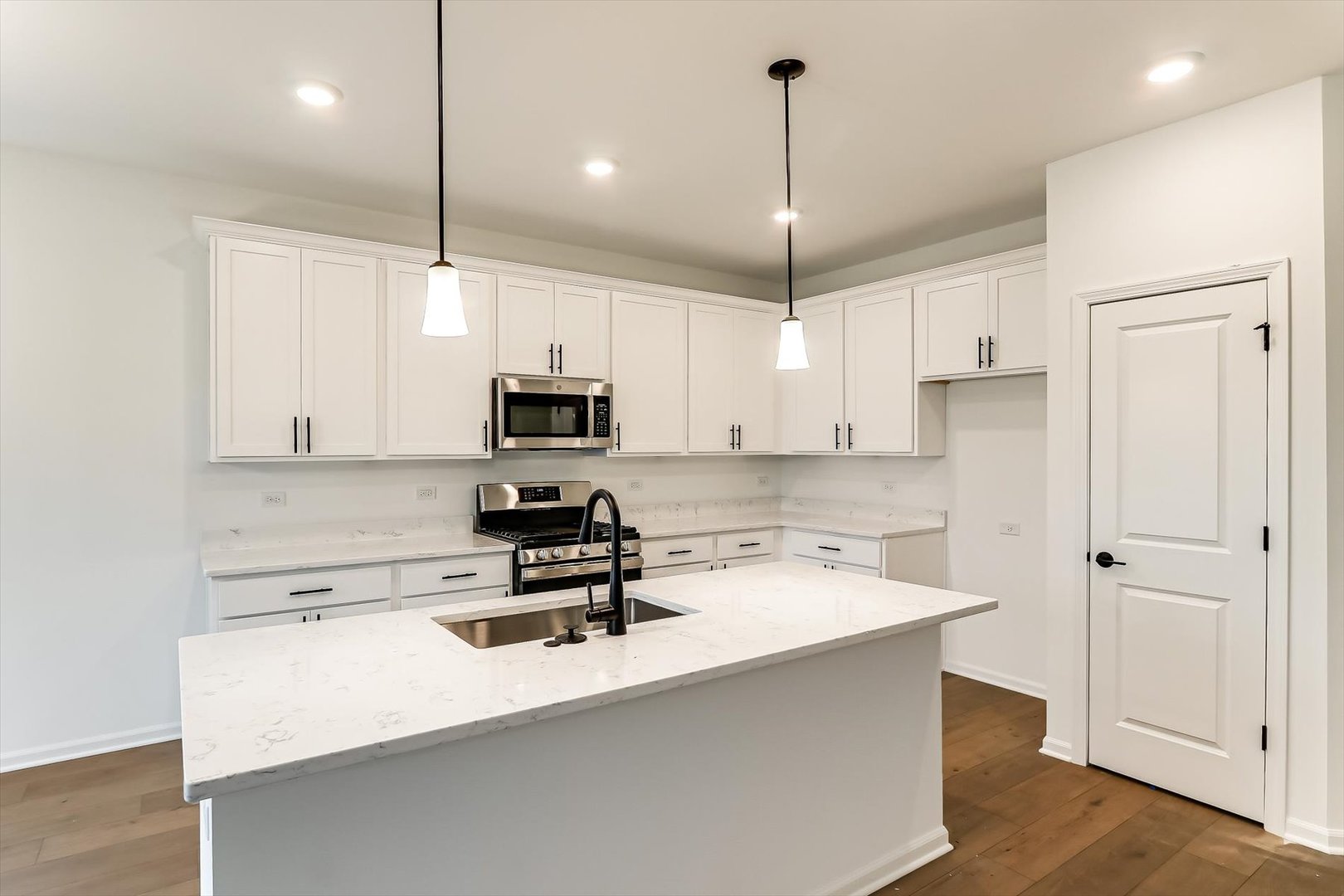 301 Kingsport Drive, South Elgin, IL 60177