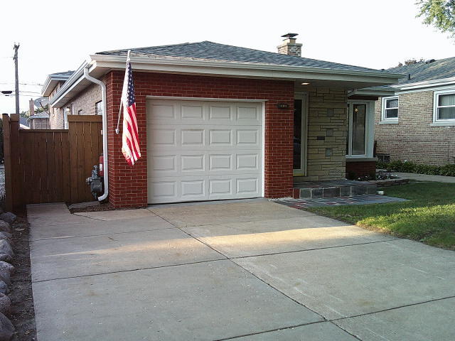 2918 W 99th Place, Evergreen Park, IL 60805