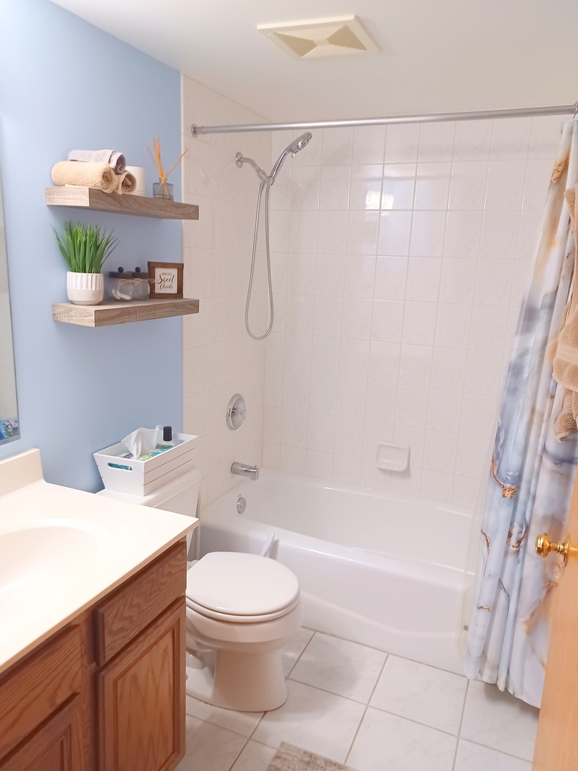 6810 Ridge Point Drive #1C, Oak Forest, IL 60452