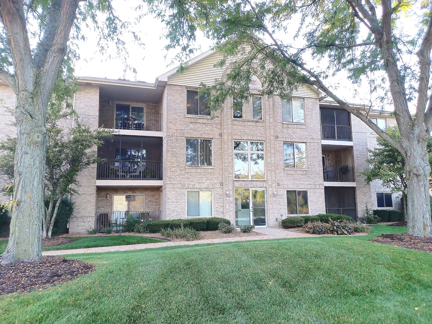 6810 Ridge Point Drive #1C, Oak Forest, IL 60452