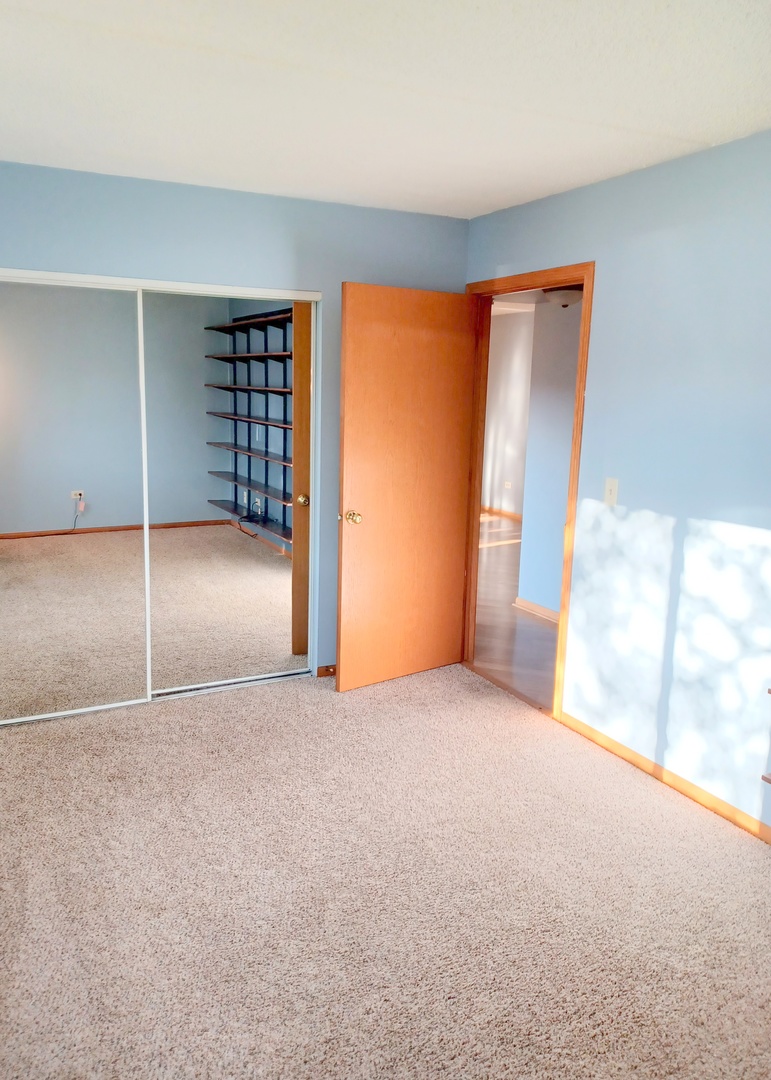 6810 Ridge Point Drive #1C, Oak Forest, IL 60452