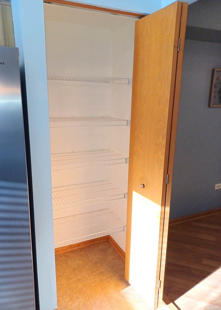 6810 Ridge Point Drive #1C, Oak Forest, IL 60452