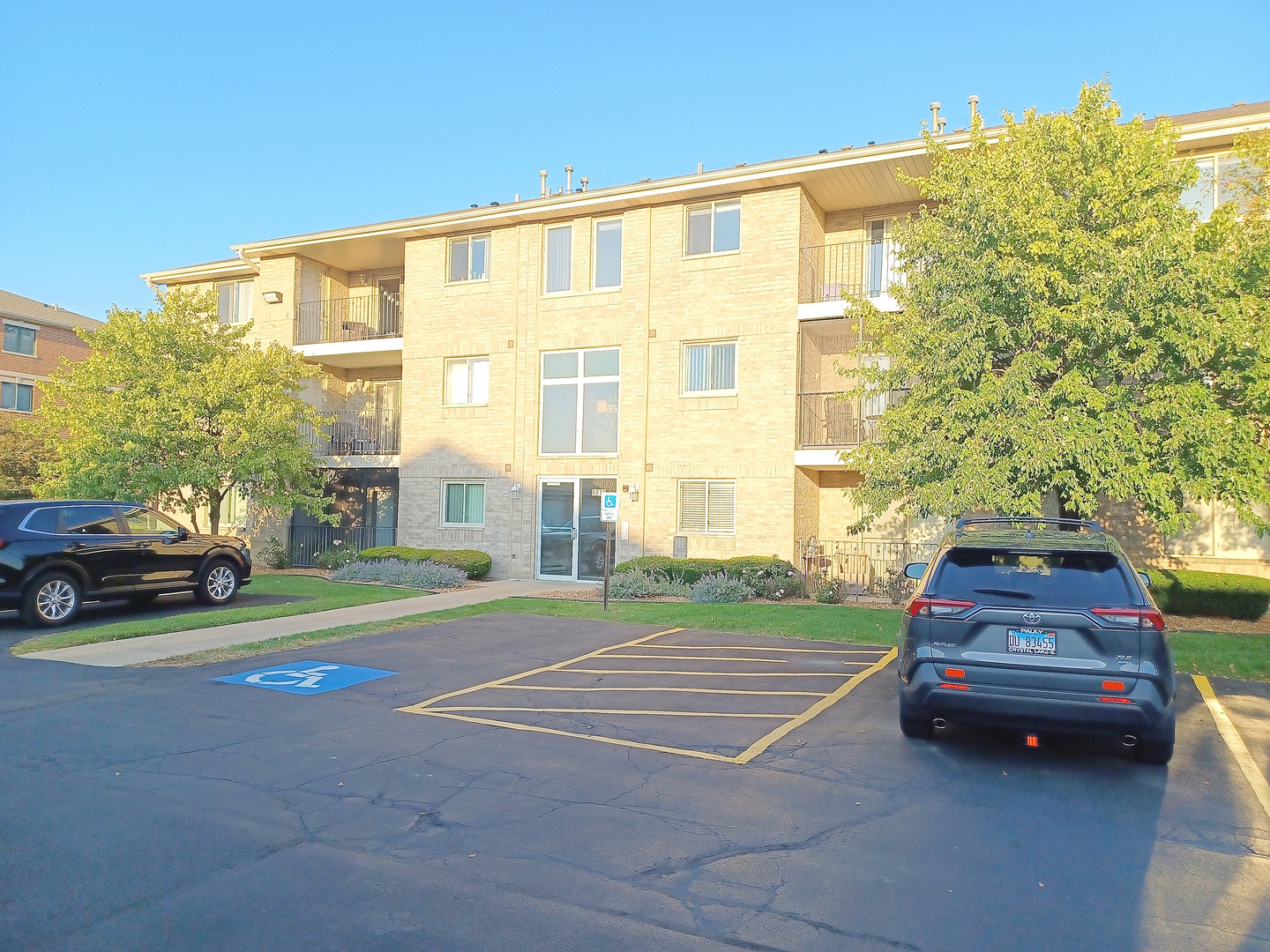 6810 Ridge Point Drive #1C, Oak Forest, IL 60452