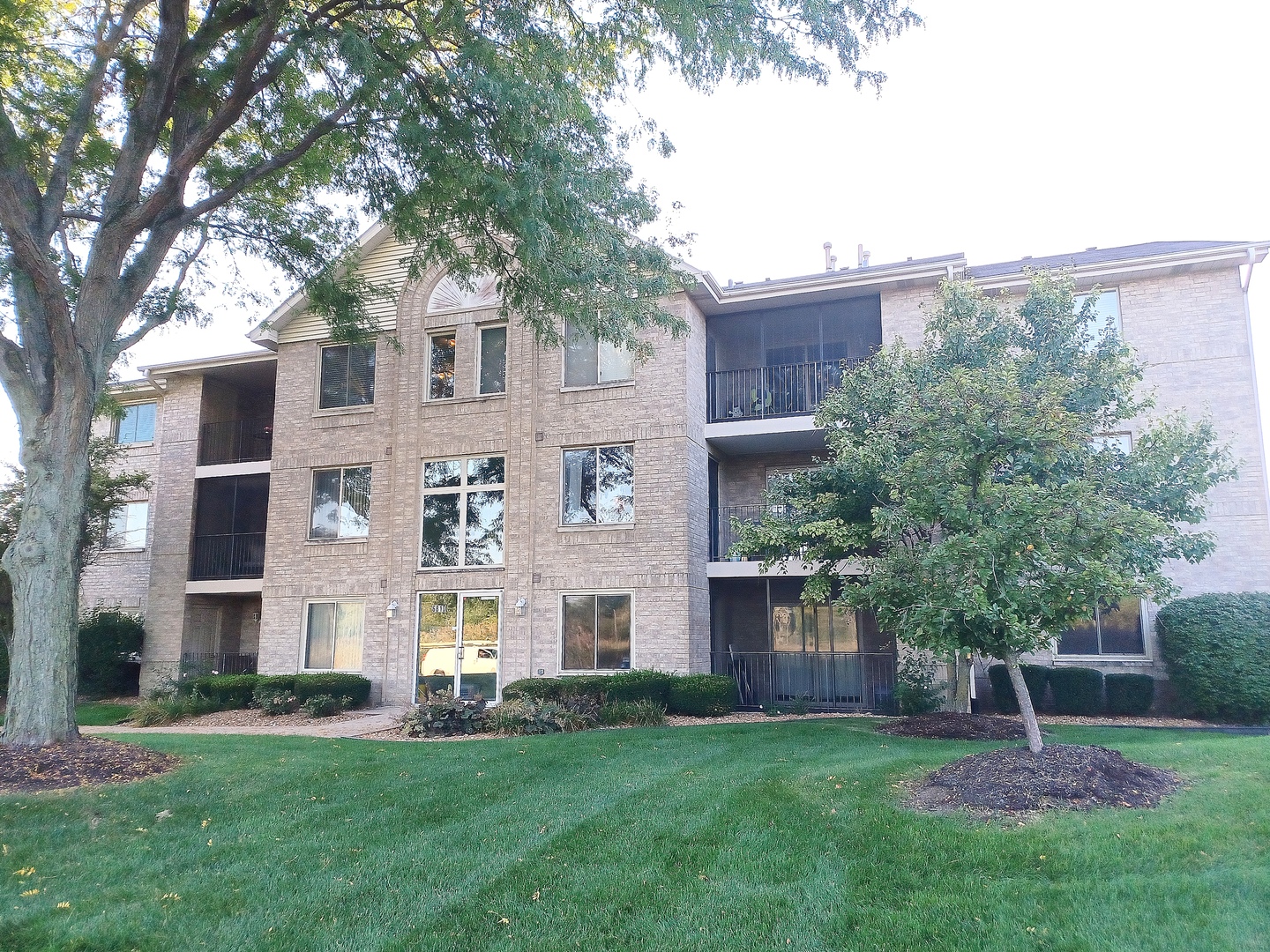 6810 Ridge Point Drive #1C, Oak Forest, IL 60452