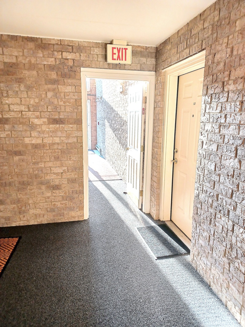 6810 Ridge Point Drive #1C, Oak Forest, IL 60452