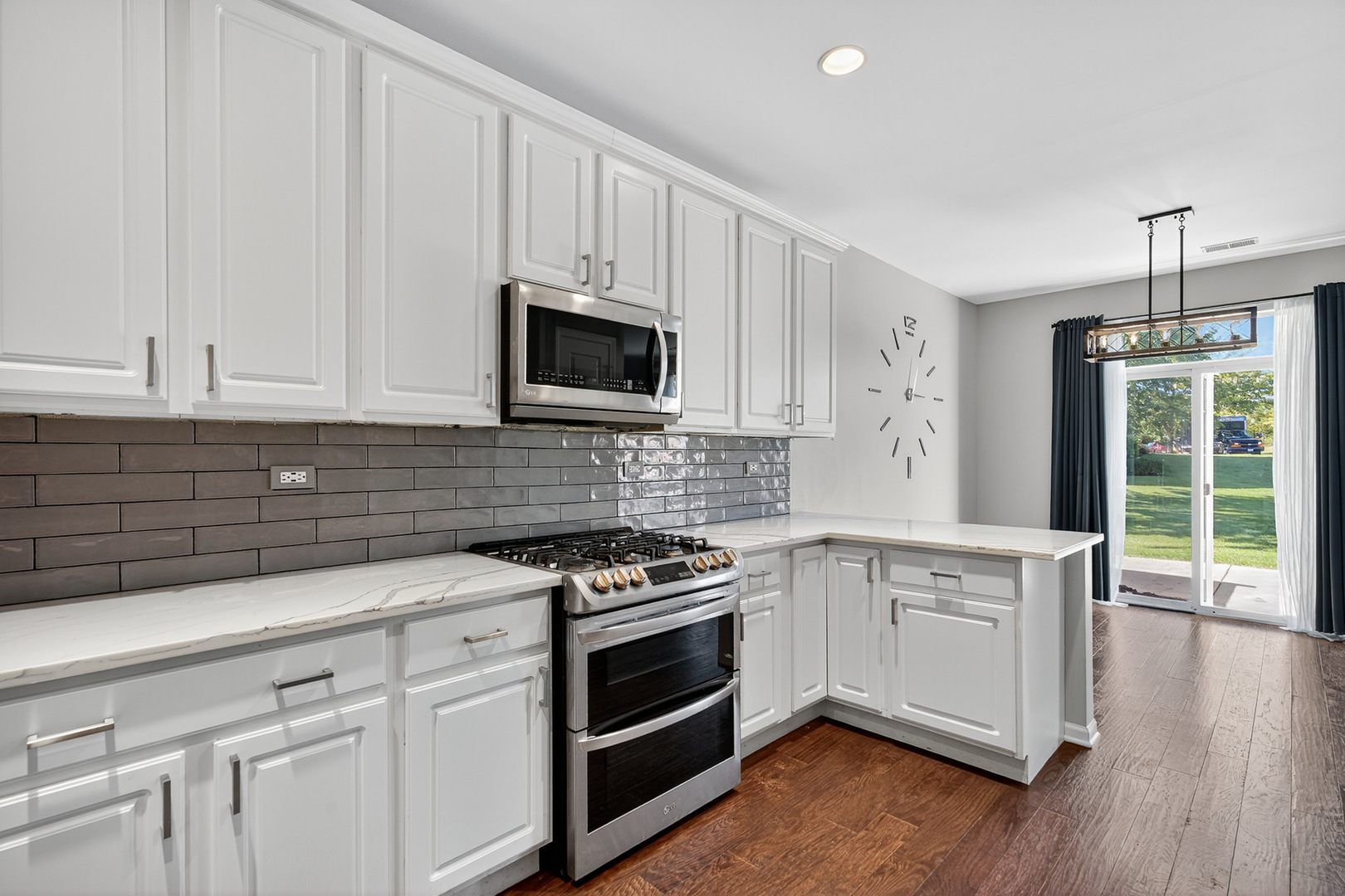 2870 GLACIER Way #B, Wauconda, IL 60084