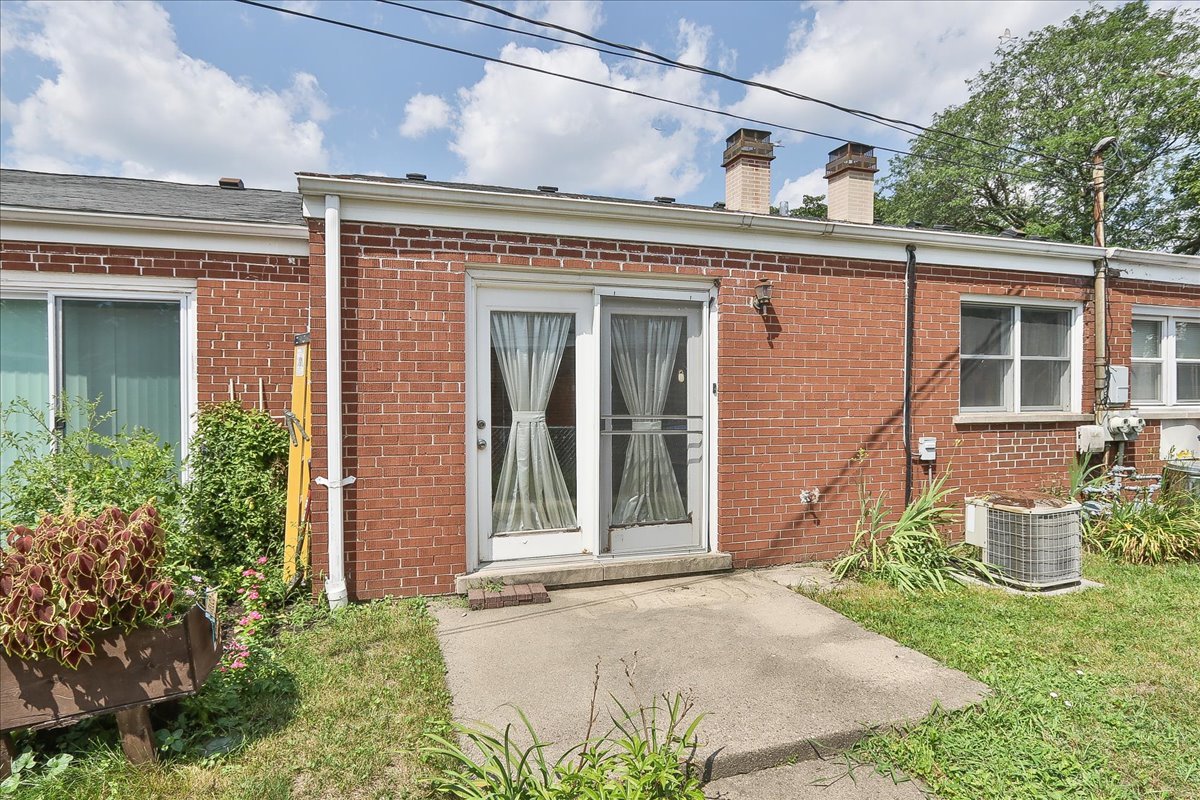 721 Dulles Road #B, Des Plaines, IL 60016