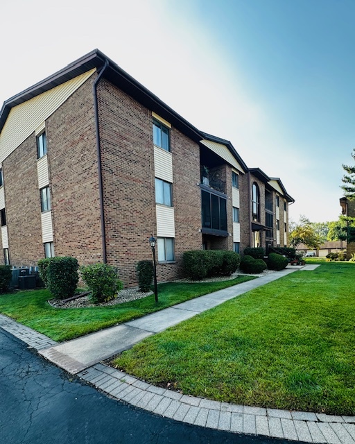 13422 W Circle Drive #401, Crestwood, IL 60418