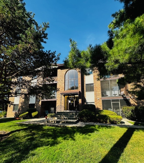 13422 W Circle Drive #401, Crestwood, IL 60418