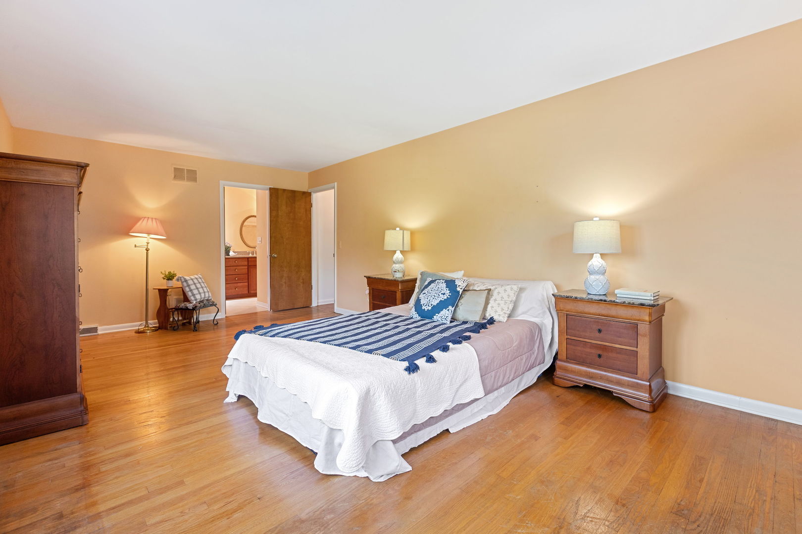 455 Laburnum Drive, Northbrook, IL 60062