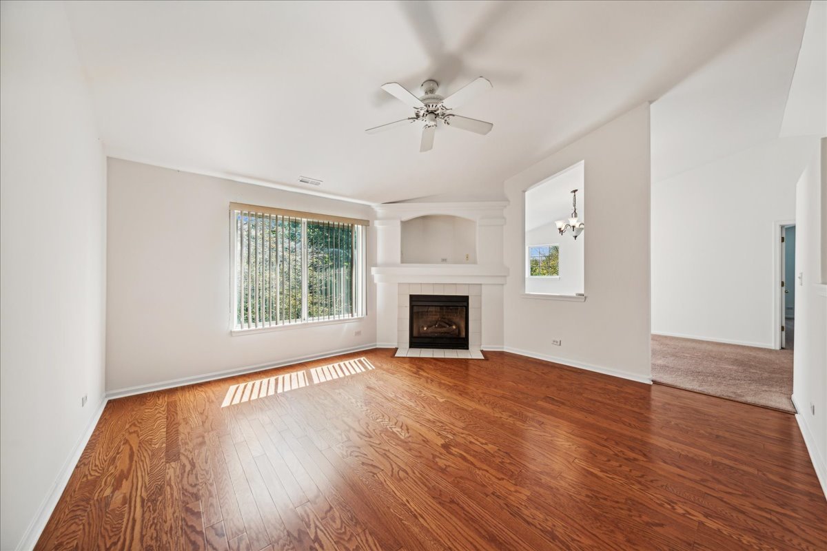973 Parkhill Circle #973-B, Aurora, IL 60502