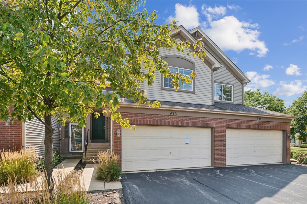 973 Parkhill Circle #973-B, Aurora, IL 60502